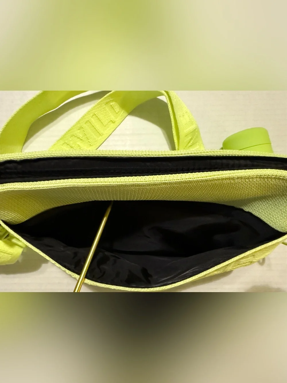 Wild One Treat Pouch Limited Edition Limeade Neon Green Poop Bag Dispenser NWOT